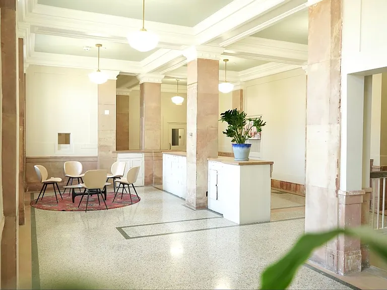 521 W 2nd Street - Leijona — Photo 48