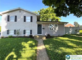 28 Harrison St, Emmaus, PA 18049