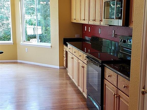 4th image of 6392 Beech Ct