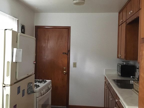 Kitchen - has pass through to living room
