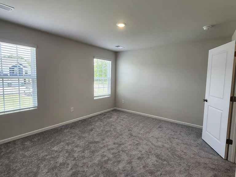 712 Peyden Ln #712 — Photo 5