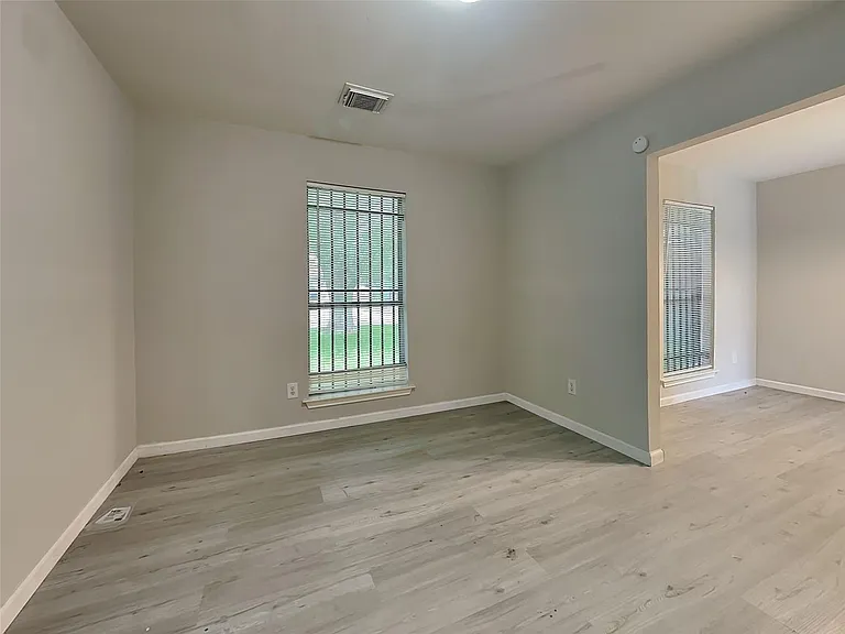 12811 Roandale Dr — Photo 4