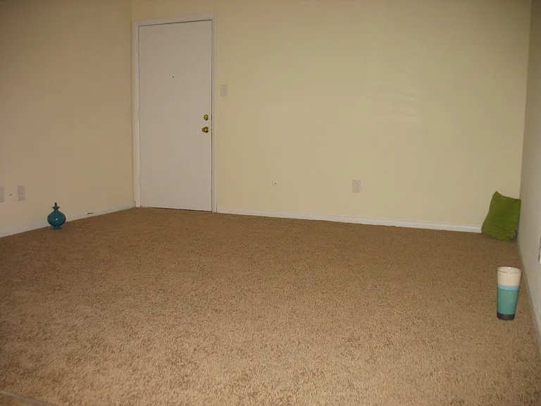 Vantage Apartments — Photo 23