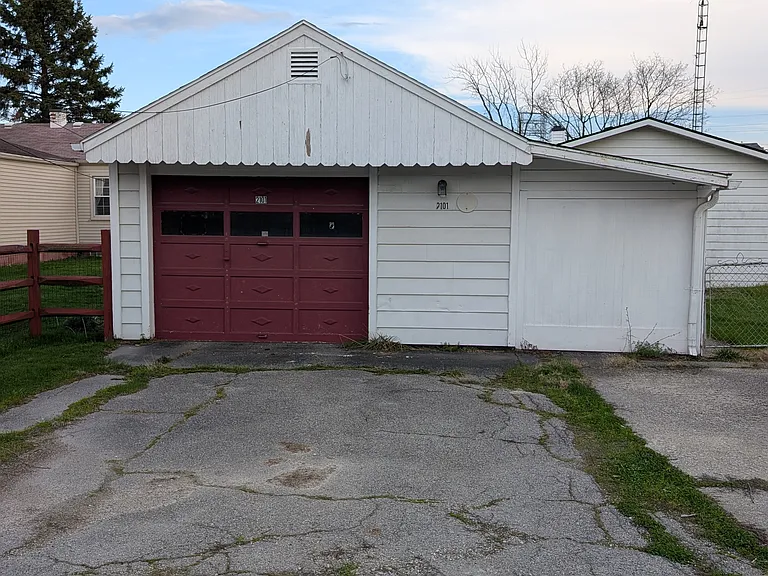 2101 N Ravine Pkwy — Photo 16