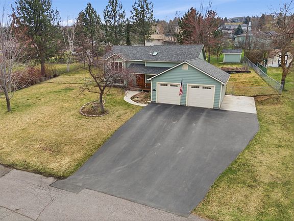 3rd image of 3401 Lloyd Ct