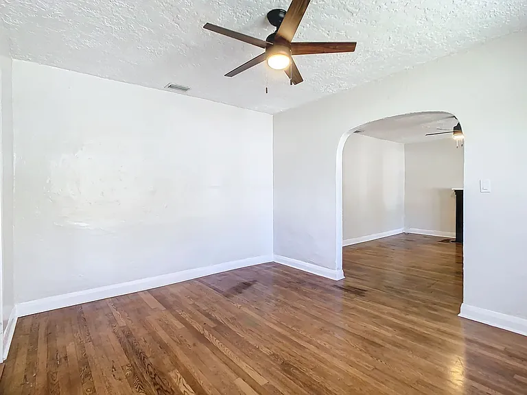 401 E Lambright St — Photo 10