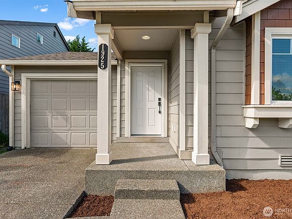2nd image of 1925 199th Street E