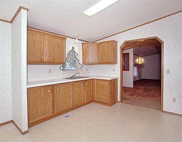 5th image of 820 Clover Ln