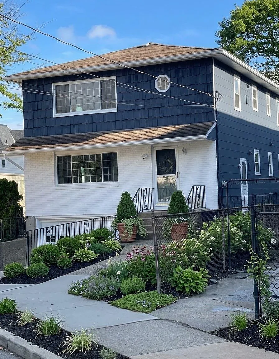 3 bed, 1.0 bath, 1000 sqft, $4,000 — Photo 1