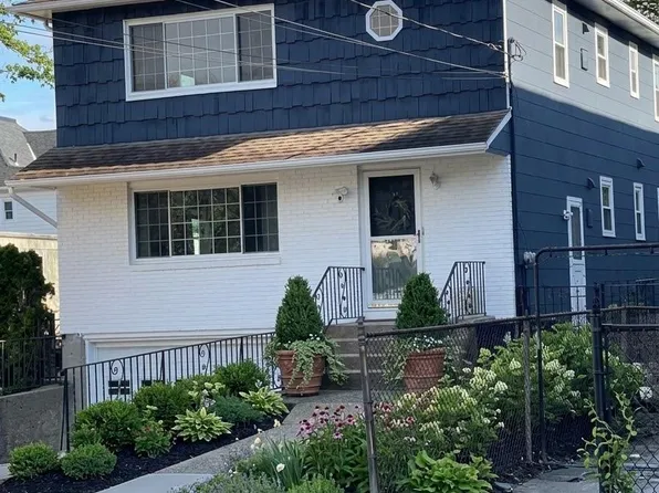 31 Roosevelt Pl, Rockville Centre, NY 11570