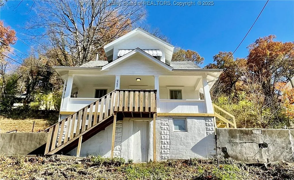 1592 Kilby St photo 1
