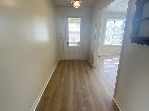 4th image of 825 Erie Ave
