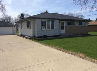 8781 S Carol Ct, Oak Creek, WI 53154