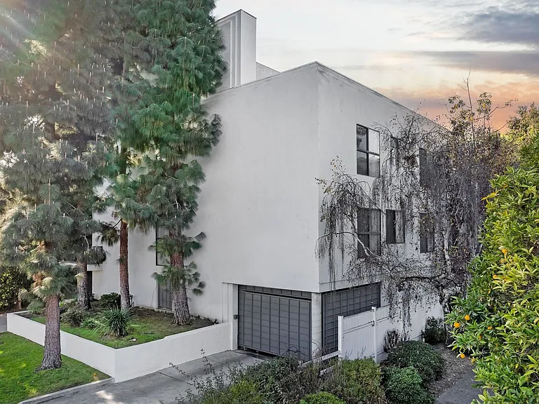 1527 Veteran Ave — Photo 5