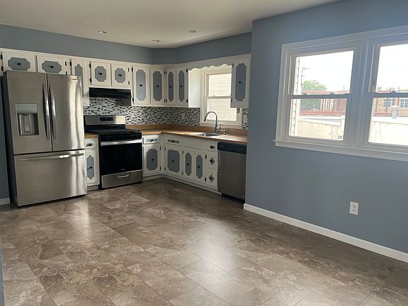 5th image of 81 Garden Dr Floor 2