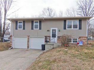 1010 Barley Ln, Buckner, MO 64016