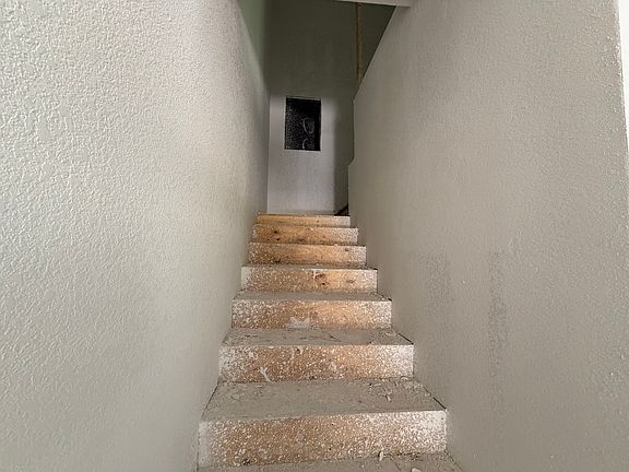 4th image of 724 N 8th Ave