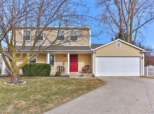 2317 Wenona Ct, Wixom, MI 48393