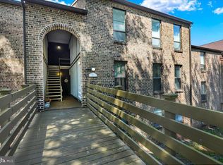 1 E Fairway Rd, Reading, PA 19607