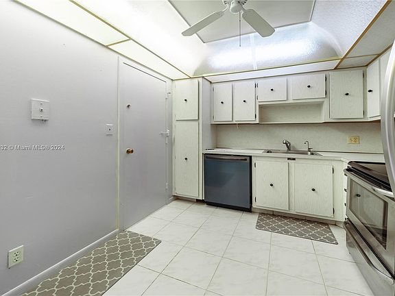 2nd image of 3800 S Ocean Dr APT 1522