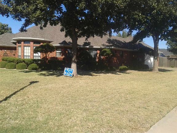 3rd image of 14 Park Place Cir