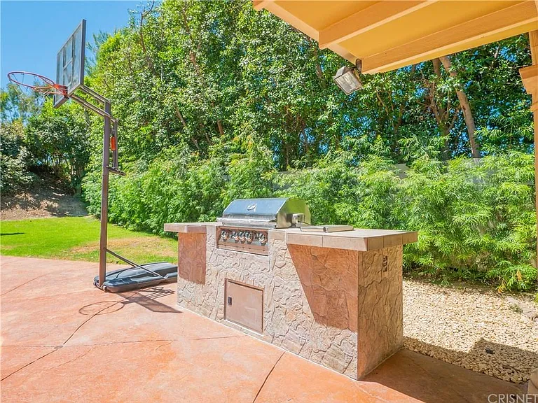 16545 Park Lane Cir — Photo 38