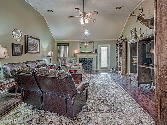 4th image of 8097 Freudenberg Dr