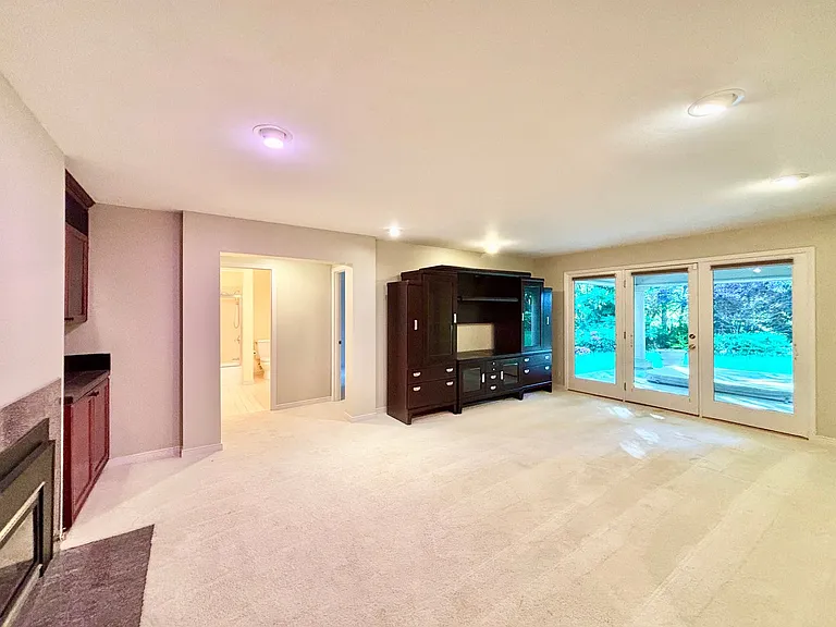16558 SE 58th Pl — Photo 20