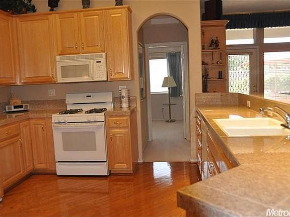 4th image of 709 Diamond Glen Cir