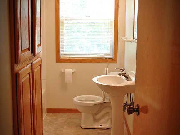 5th image of 114 Echo St