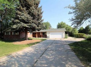 100 NW Carrie Cir, Mountain Home, ID 83647