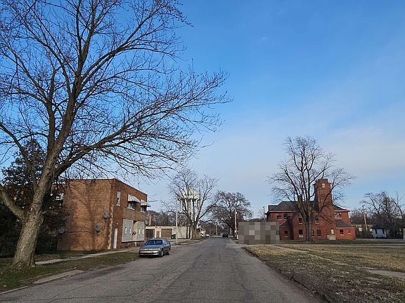5th image of 102 W 41st Ave