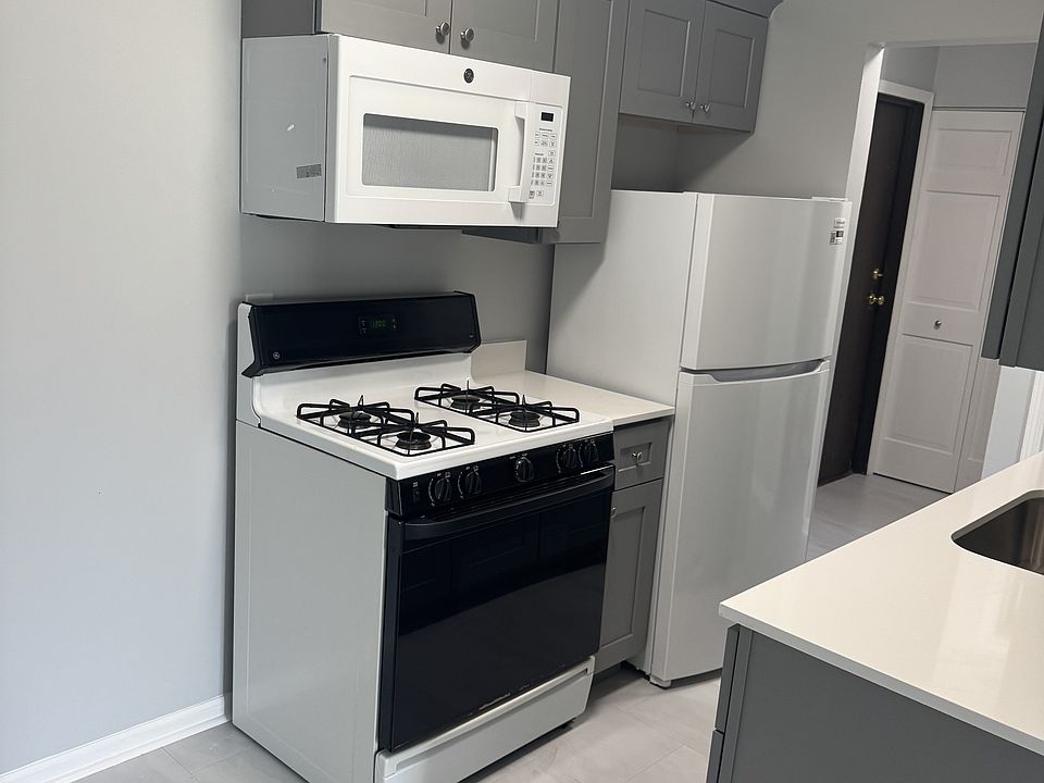 1st image of 705 Court Of Spruce #4