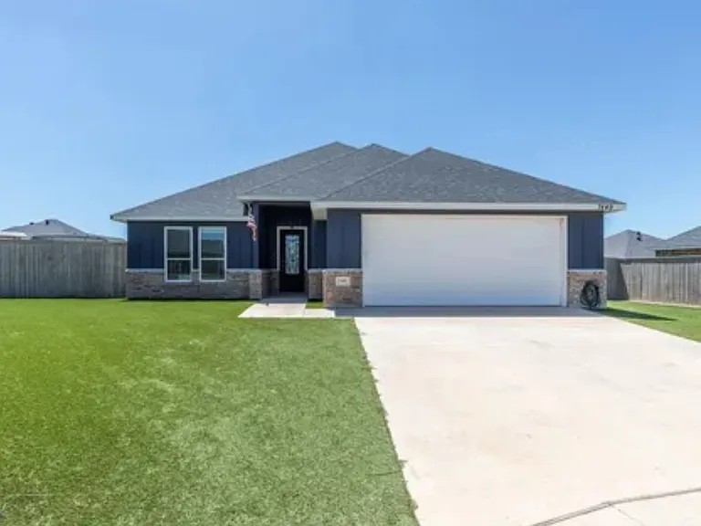 7449 Sleepy Hollow Ln — Photo 1