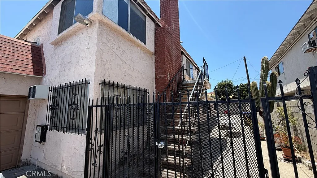 2 bed, 850 sqft, $2,450 — Photo 1