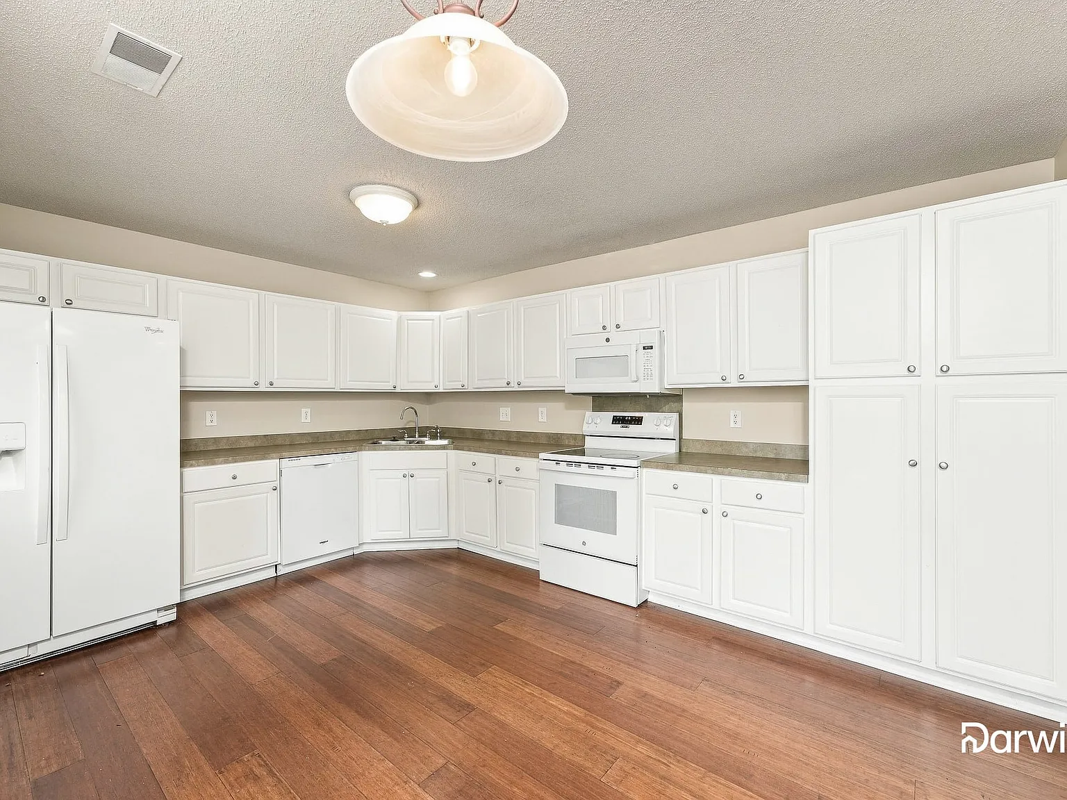 3 bed, 2.0 bath, 1298 sqft, $2,480 — Photo 2