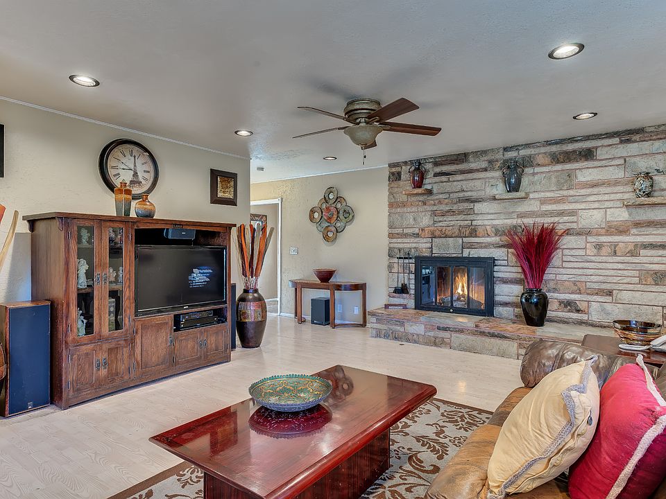 2nd image of 6639 W Lakeside Dr
