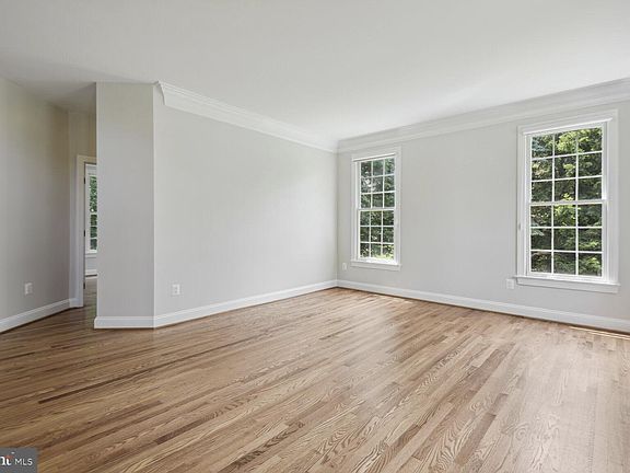 4th image of 815 Sherlin Ln