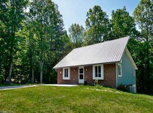 484 Rambling Dr, Hendersonville, NC 28739