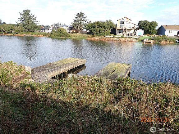 3rd image of 156 Sea Breeze Loop SE