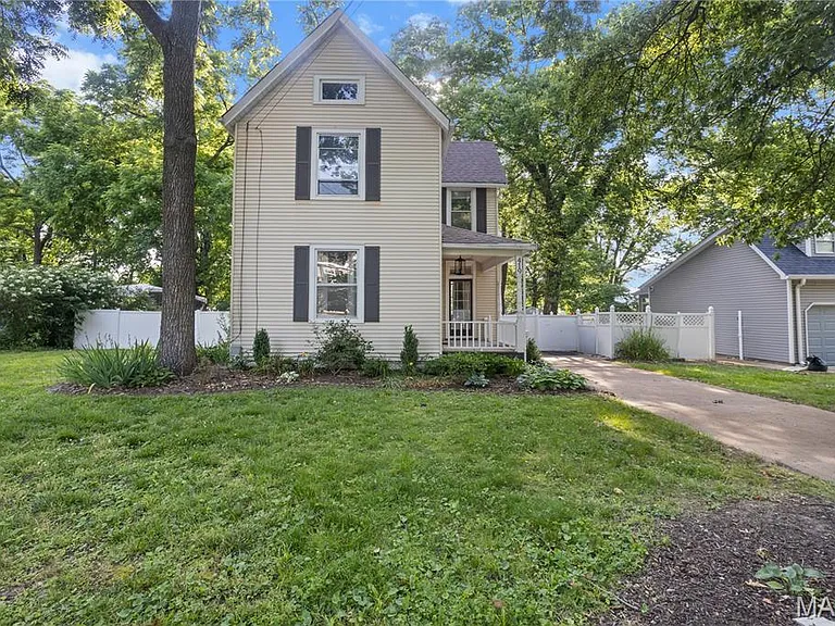 419 S Van Buren Ave — Photo 1