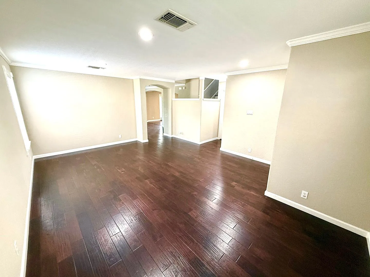 *Move In Special* Gorgeous Four Bedroom Home With Covered Patio Near Medical Center!! — Photo 4
