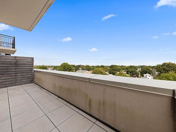 4th image of 1825 Ocean Ave #7S