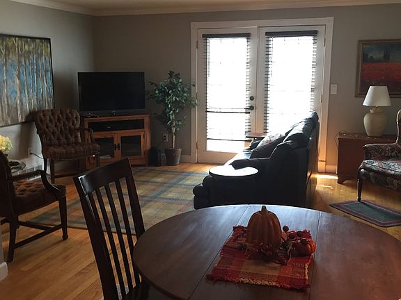2nd image of 166 Iron Oak Cir