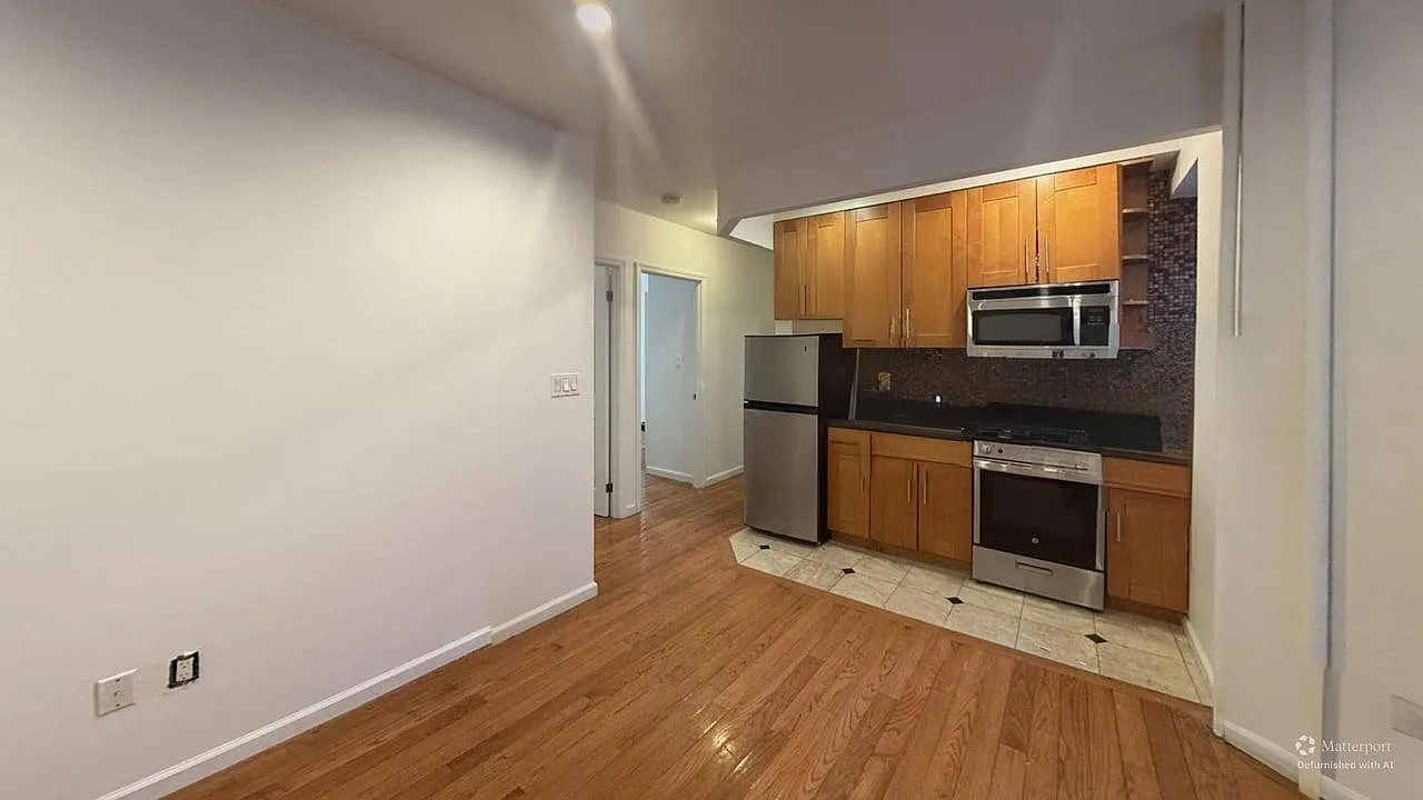 87 Graham Avenue — Photo 1