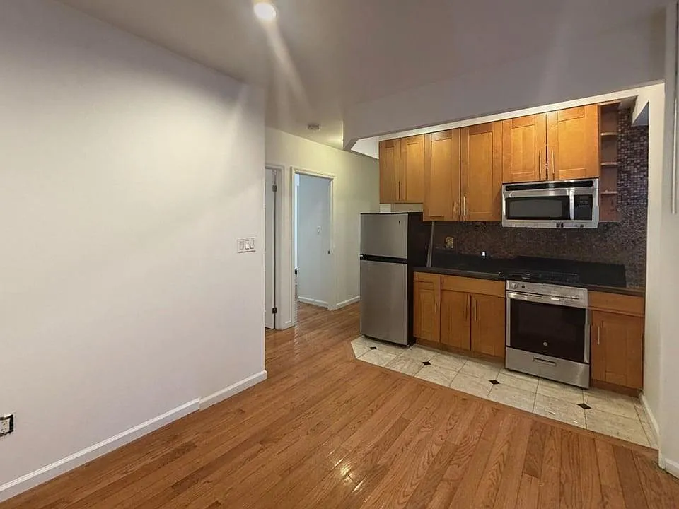 87 Graham Ave #4