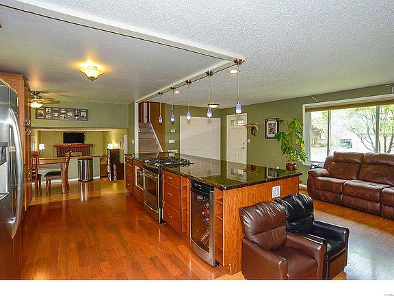 4th image of 10883 W Connecticut Ave