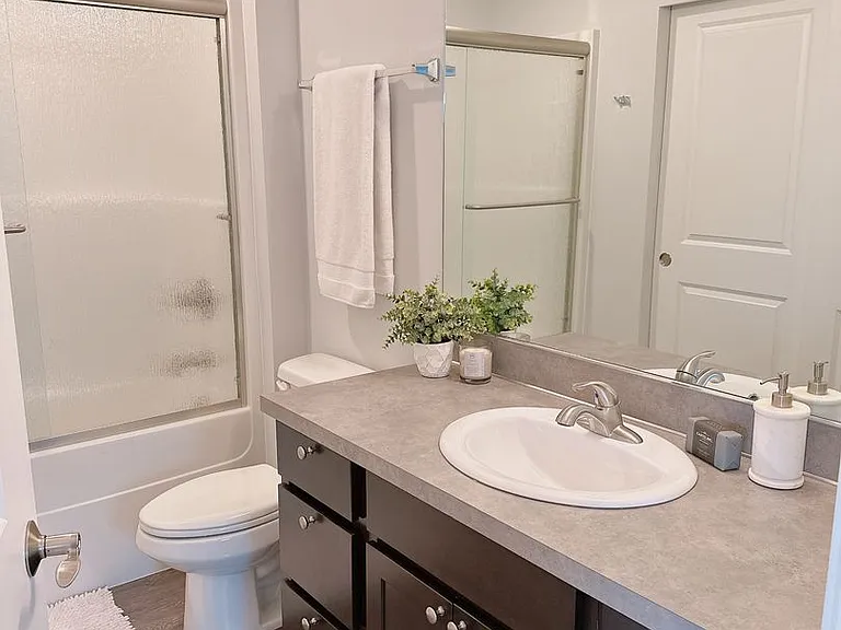 600 E Maple St — Photo 10
