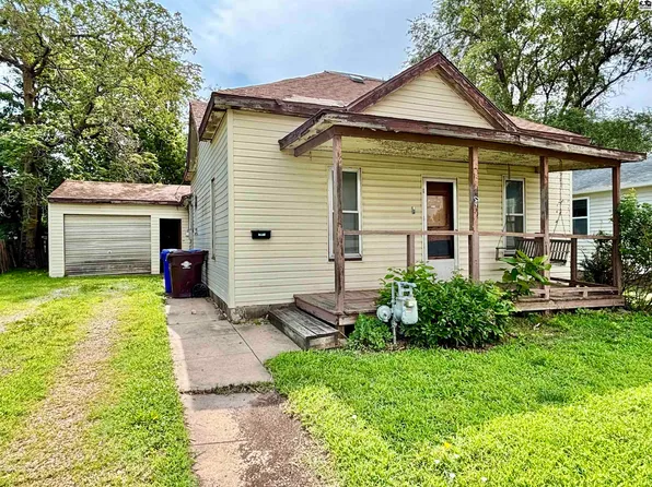 209 S Oak St, McPherson, KS 67460