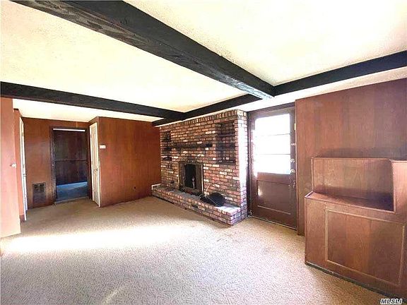 5th image of 32 Fairlawn Dr